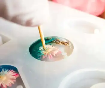 علت خشک نشدن و چسبندگی رزین اپوکسی چیست؟ (بررسی 7 دلیل اصلی + راه حل)